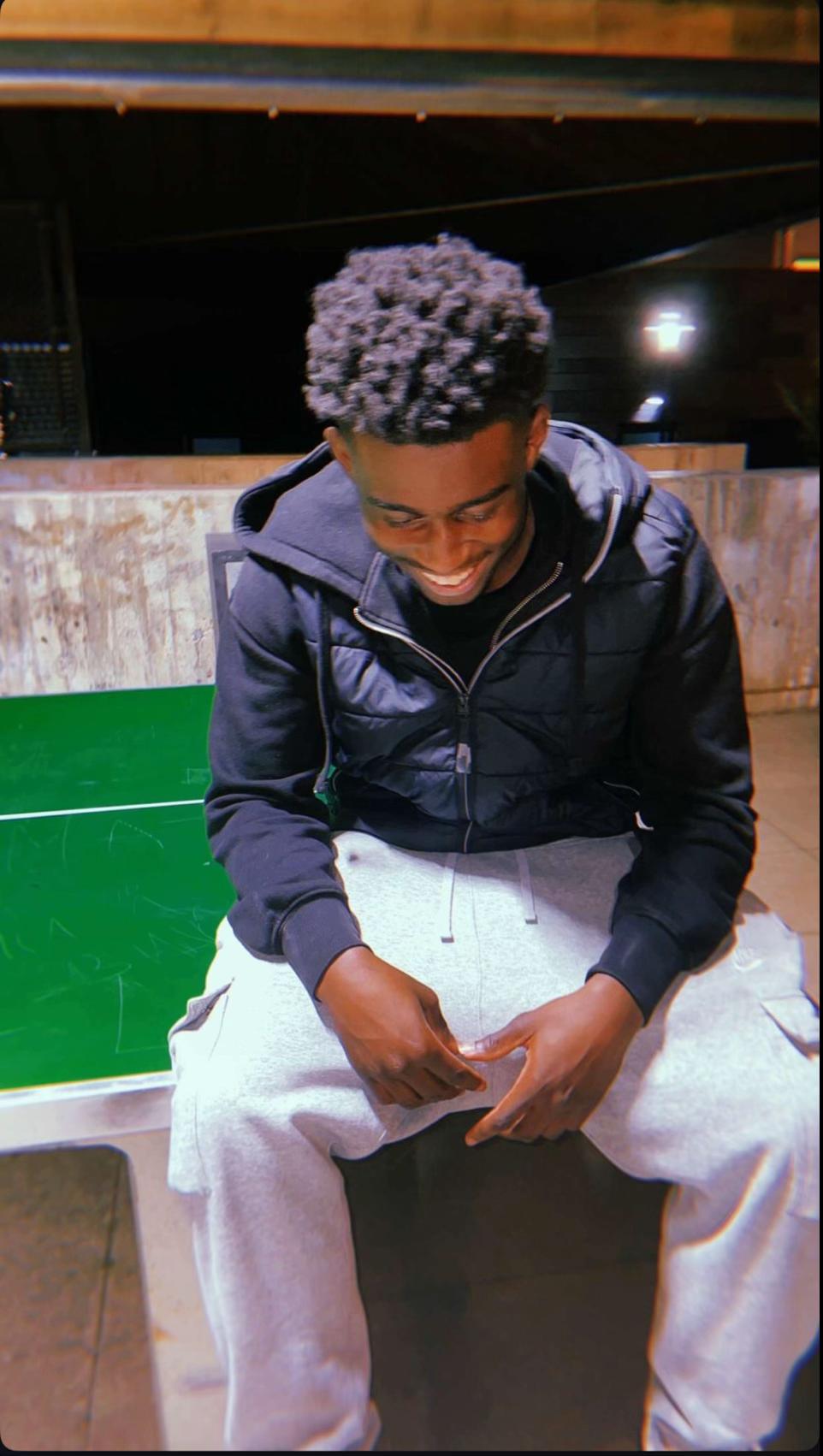 @6 O U I S A