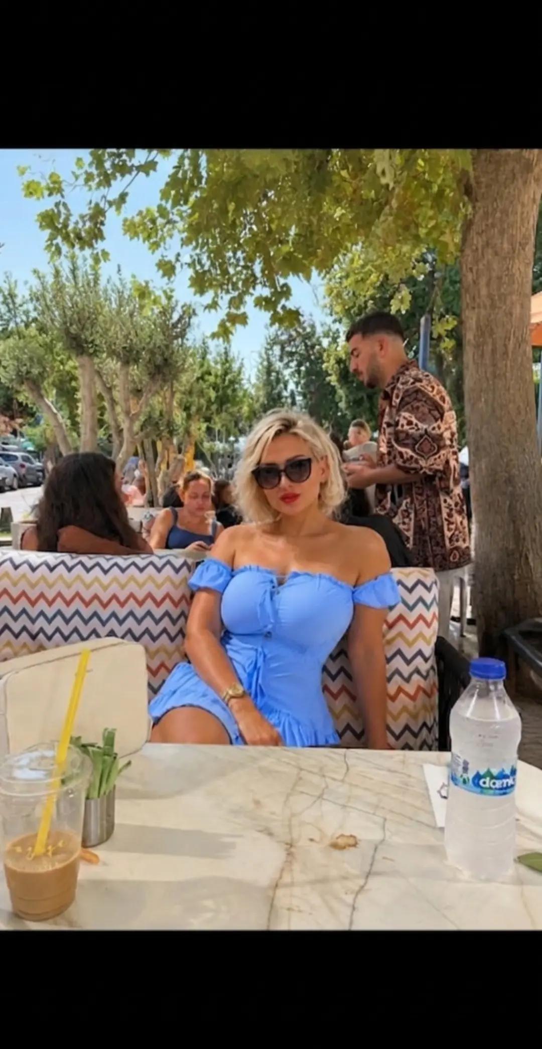 @La blonde. 22.