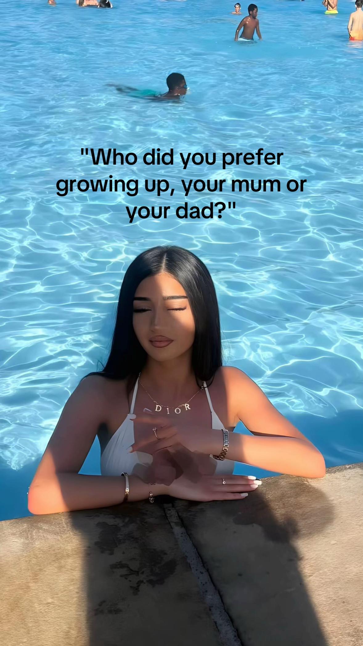 @𝒱
