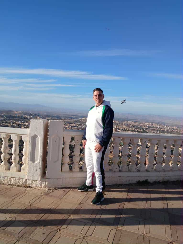 @Hicham Azzi898