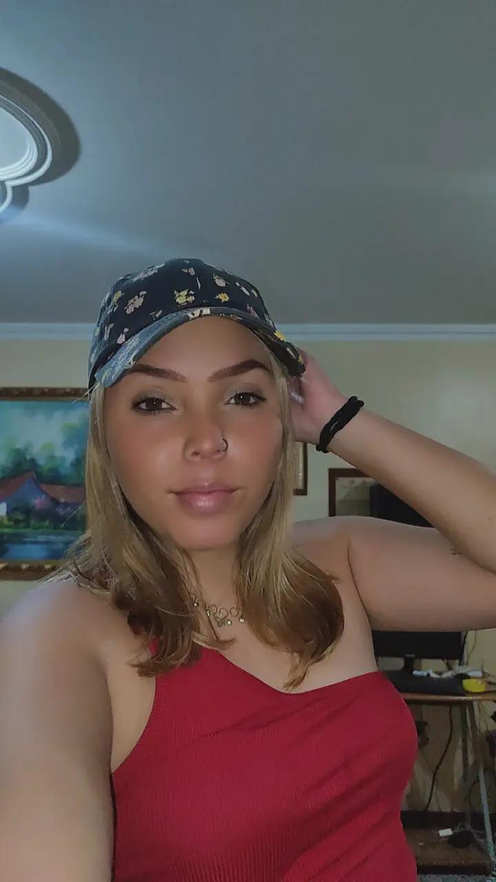 @NAHOMI ROJAS🌻✨