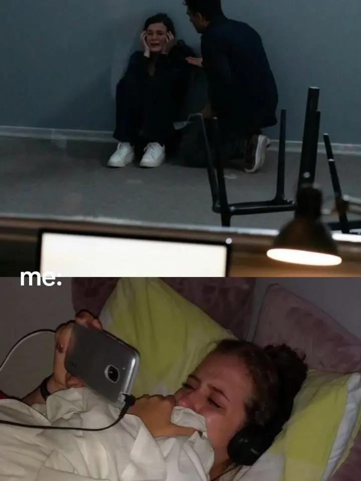 @•