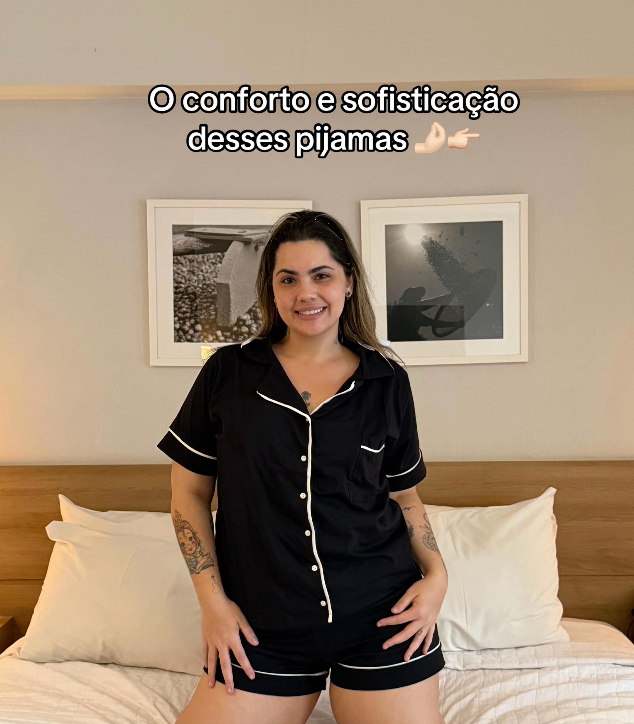 @anadelamonica