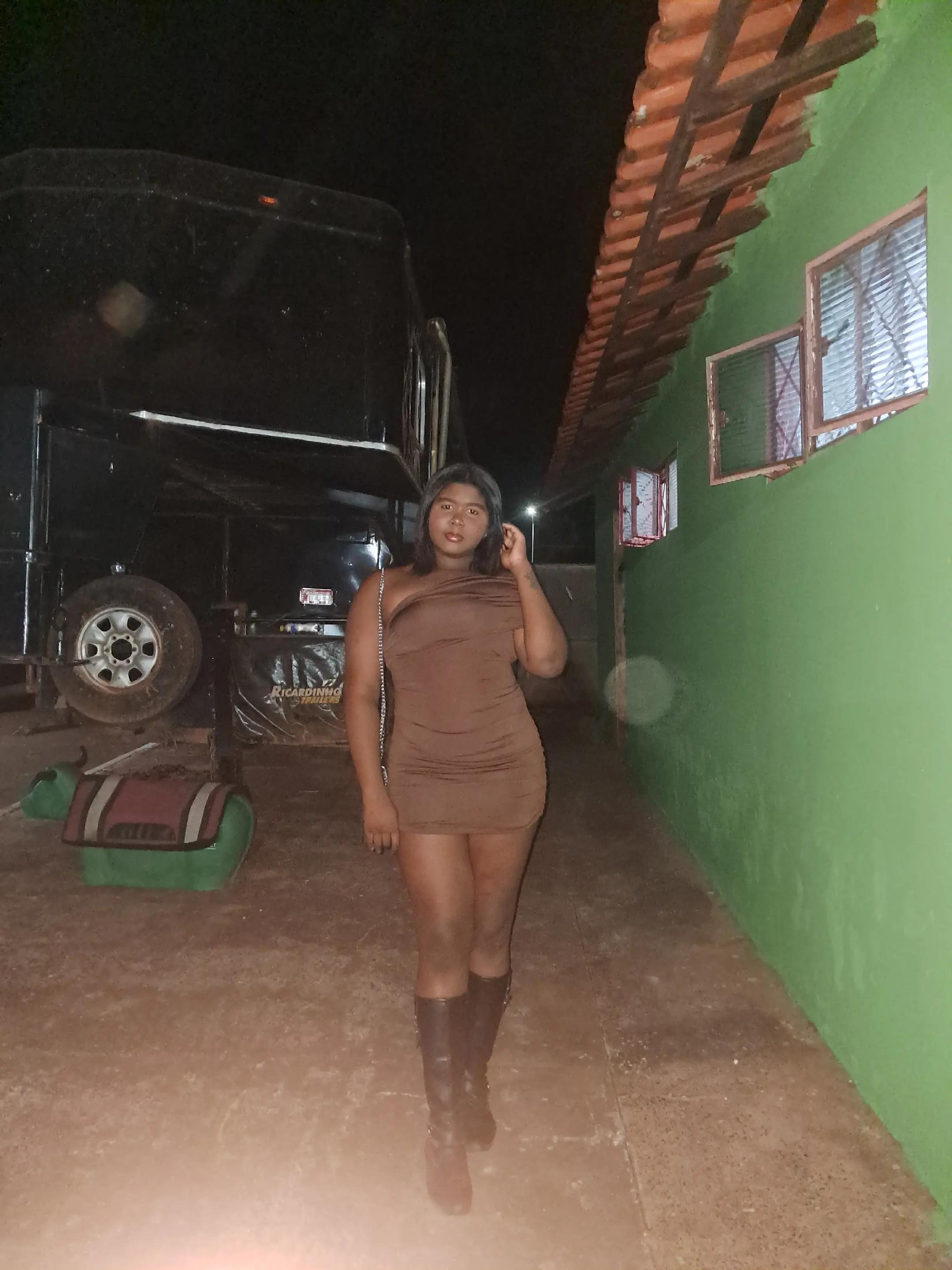 @L&iacute;via Crispim