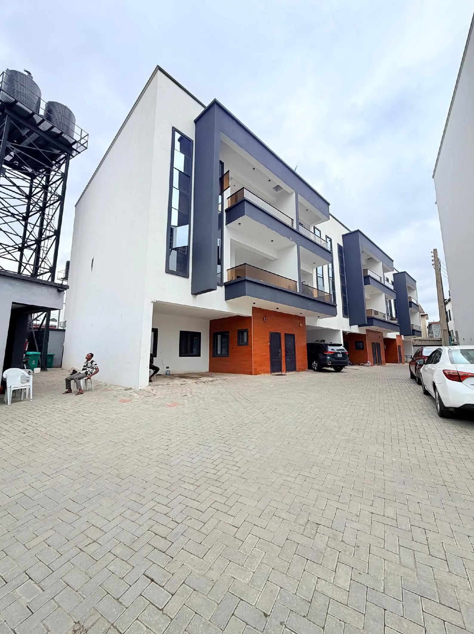 @EMINENCE LUXURY