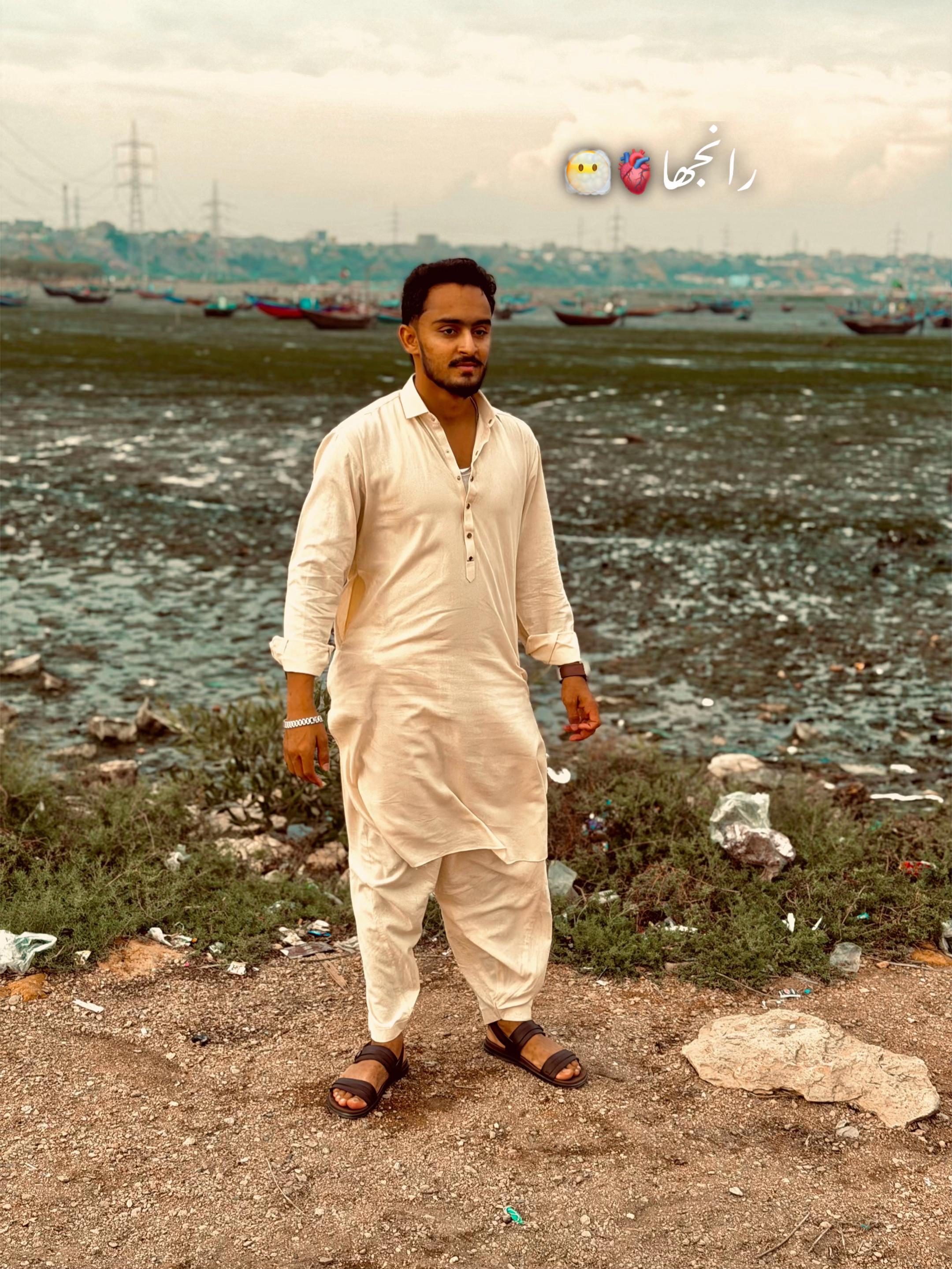 @𓆩🗿AWAIS RAجPUT🪽𓆪