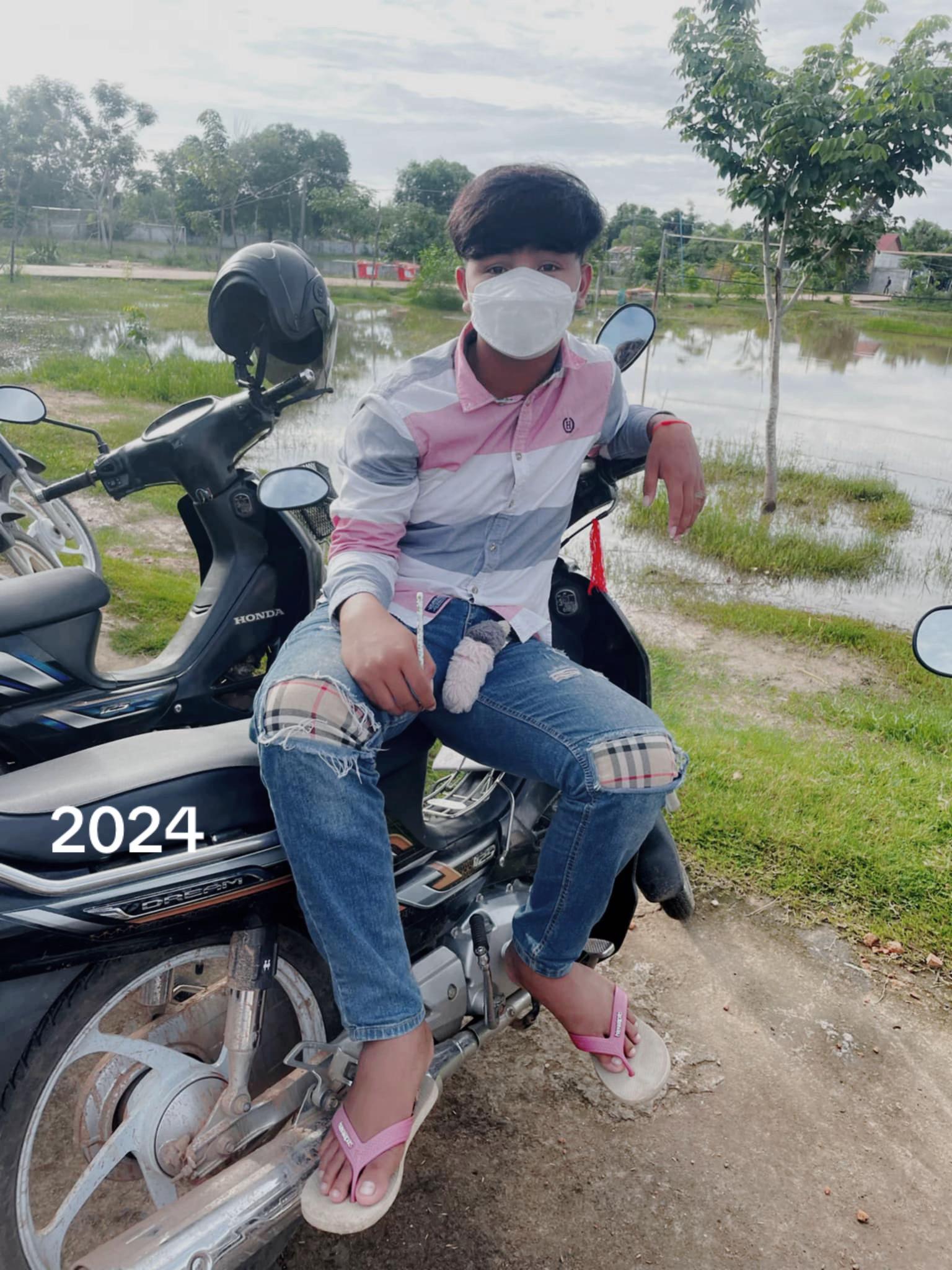 @សុឡាត់ ក្បាល់ខូច🙄