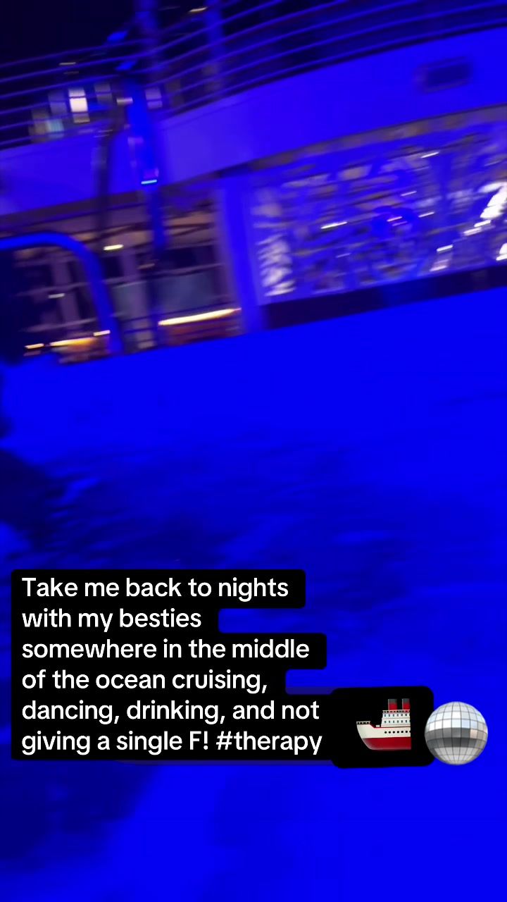@Lexi Lou💕🪩🫶🌟☮️
