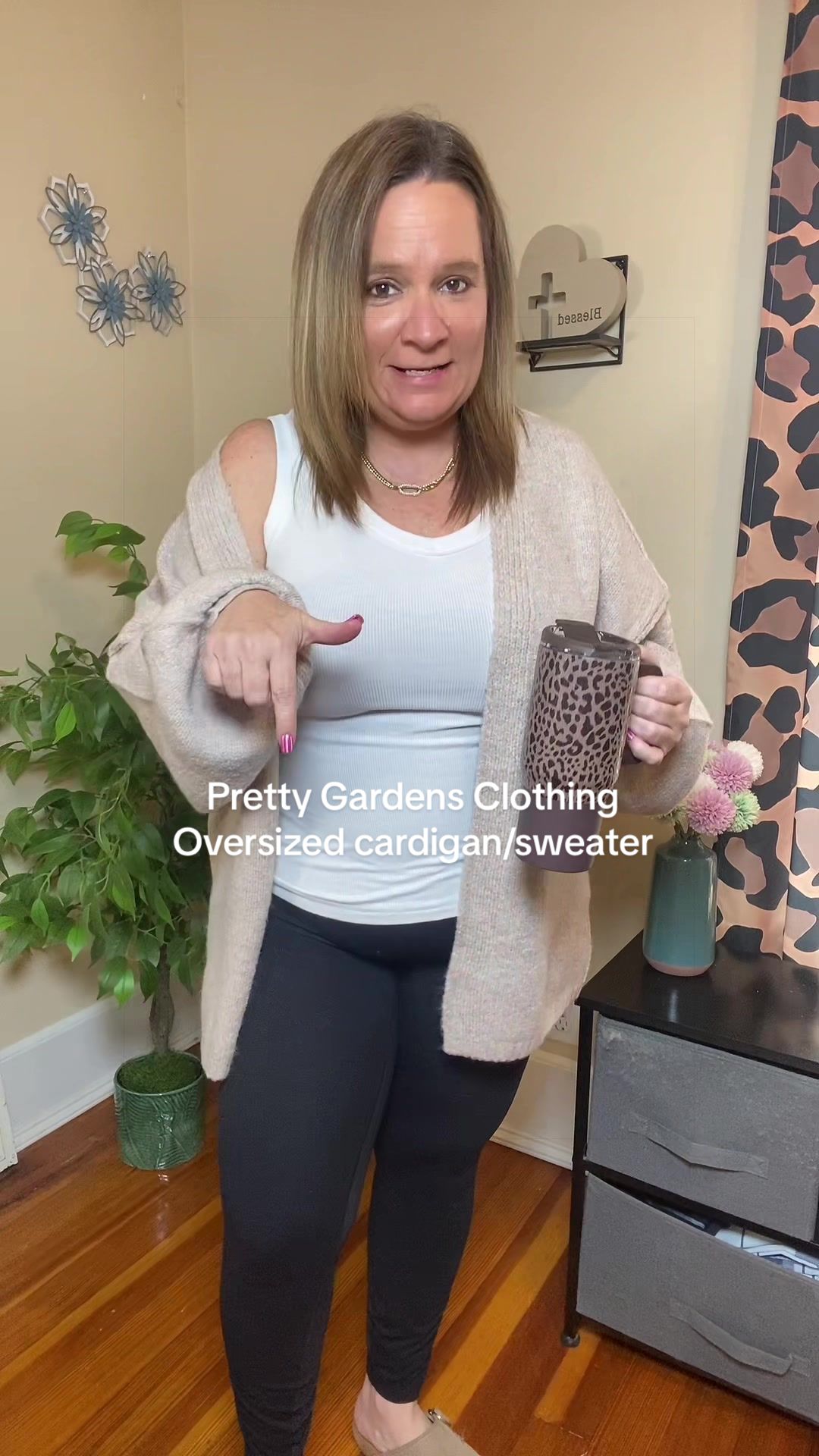 @Nikki&bull;40+ Fashion & Finds