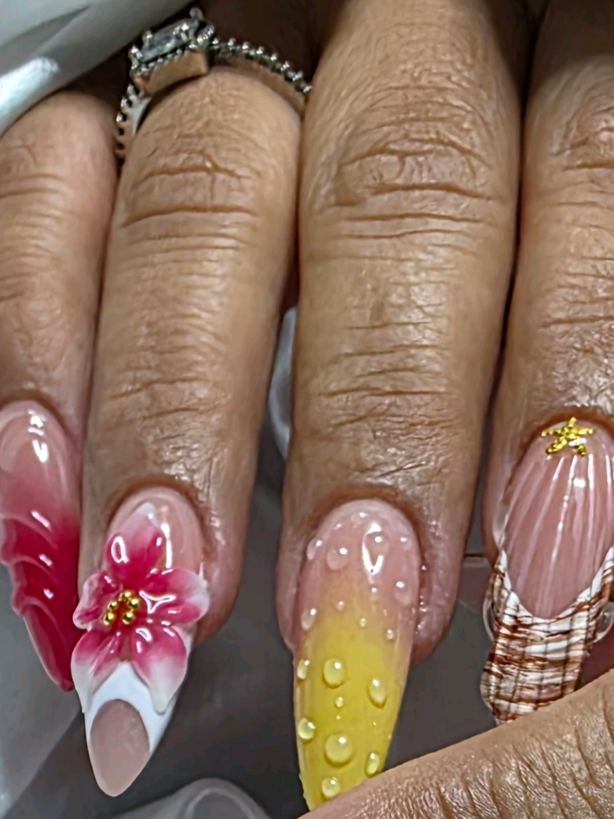@Elizabeth_nails