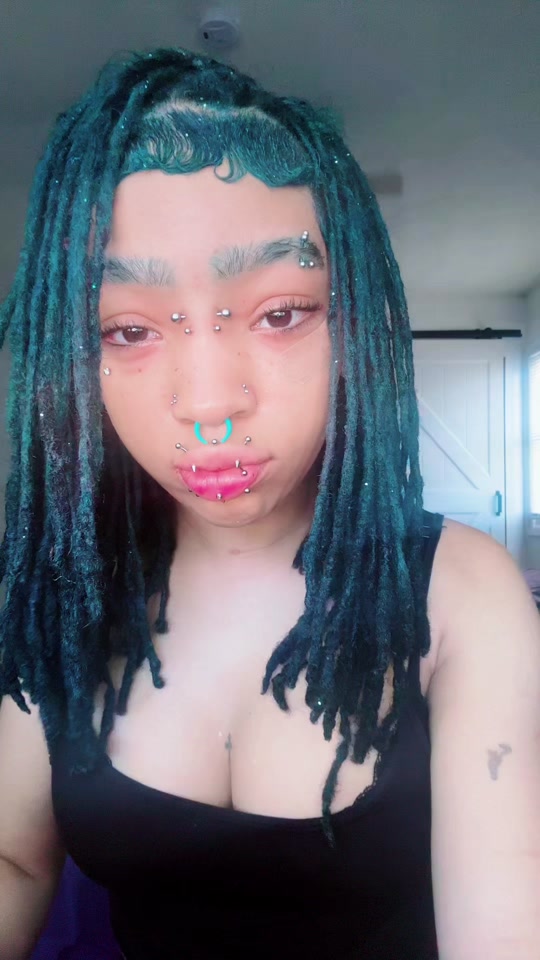 @𝐰𝐢𝐥𝐥𝐨𝐰😛