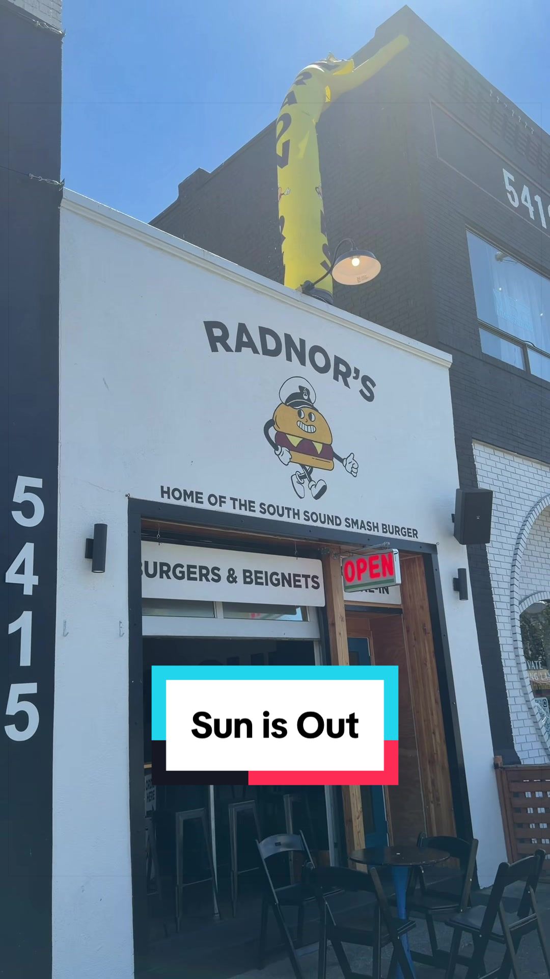 @Radnor's Burgers & Beignets ๐