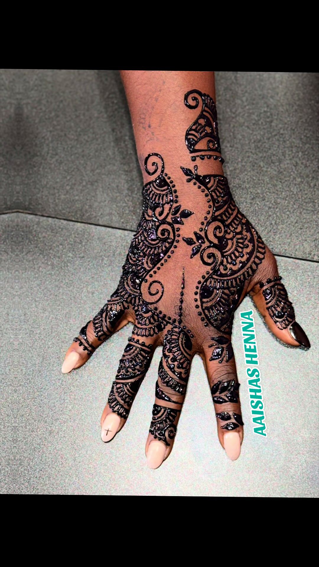 @HennaArtistAaisha