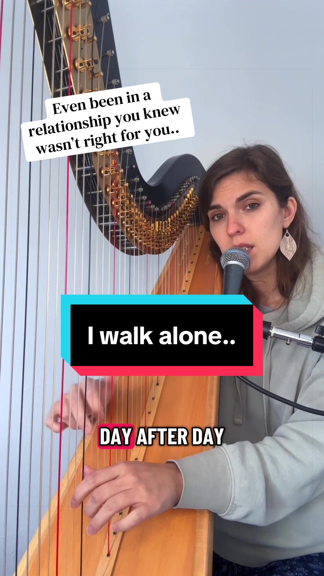 @Pia Salvia 🩵 Pia Harpist