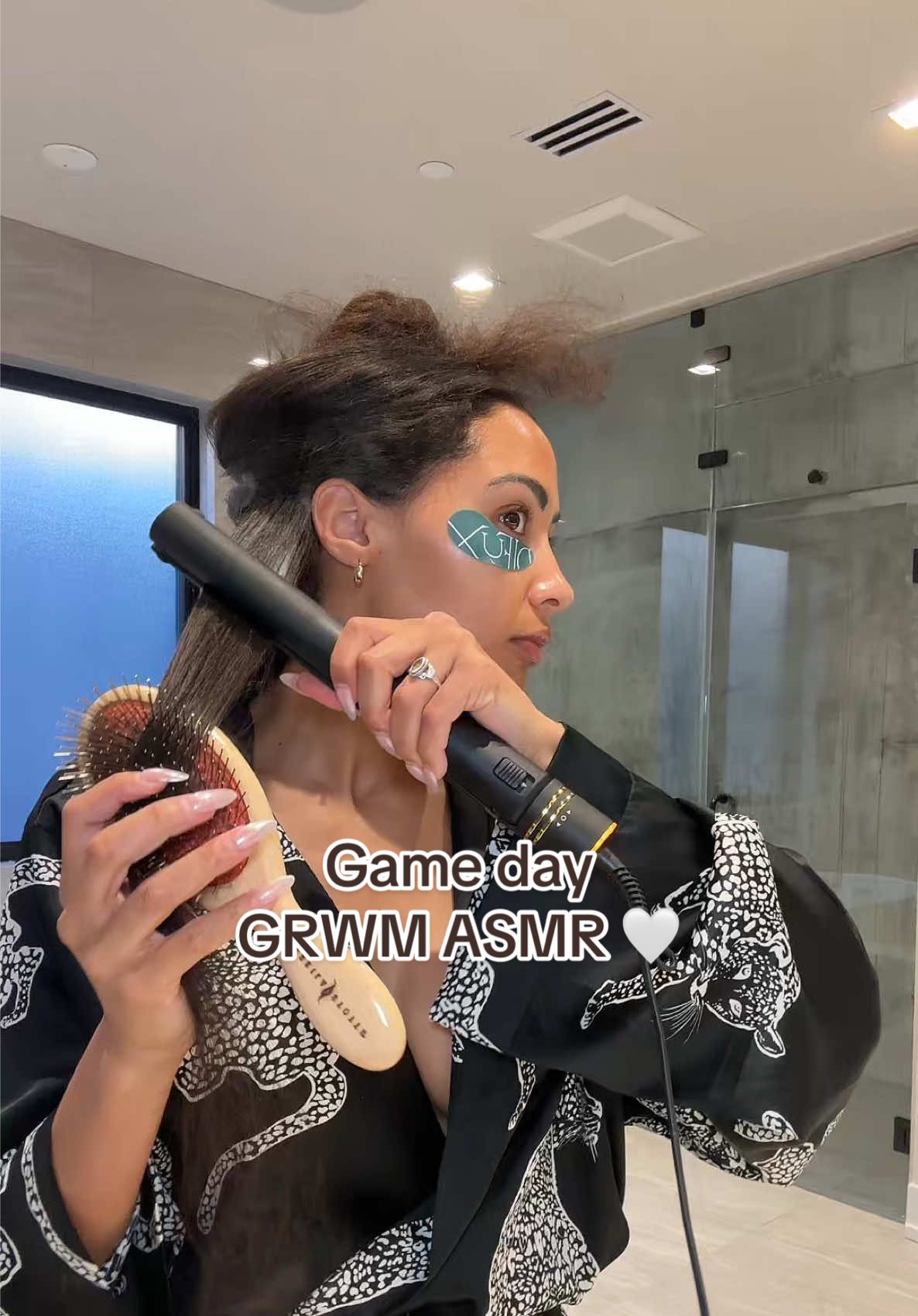 @nia