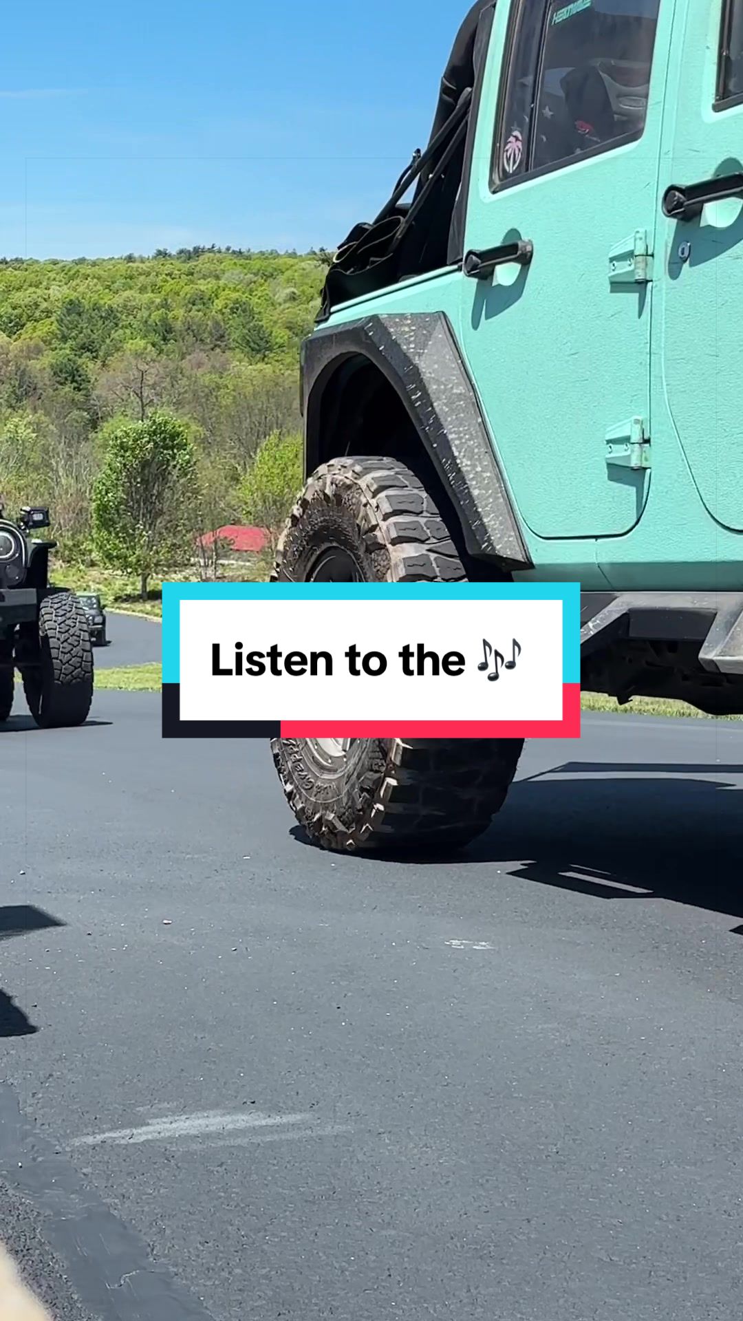 @The Jurassic World Jeep