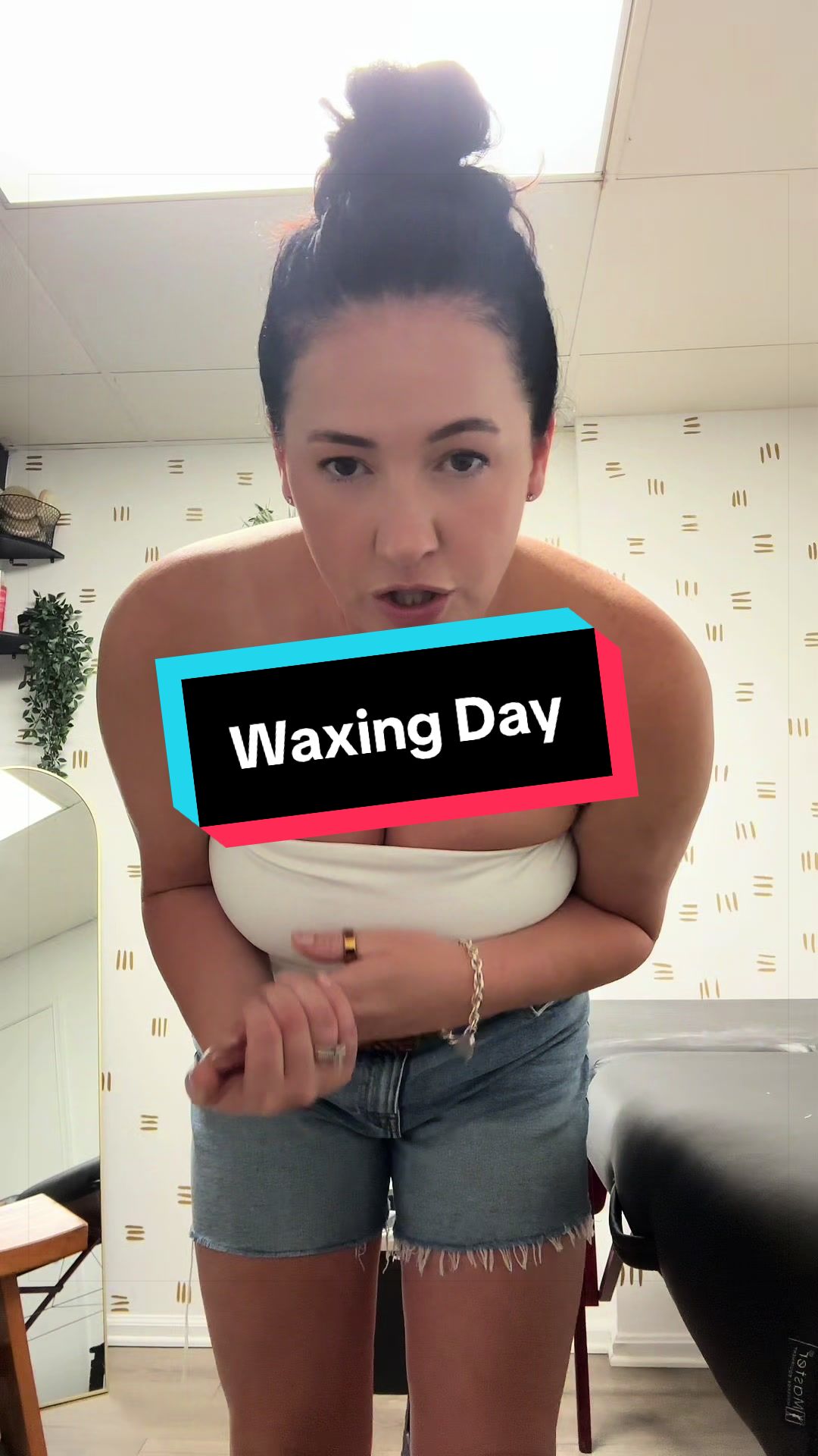 @kristenatthewaxbar