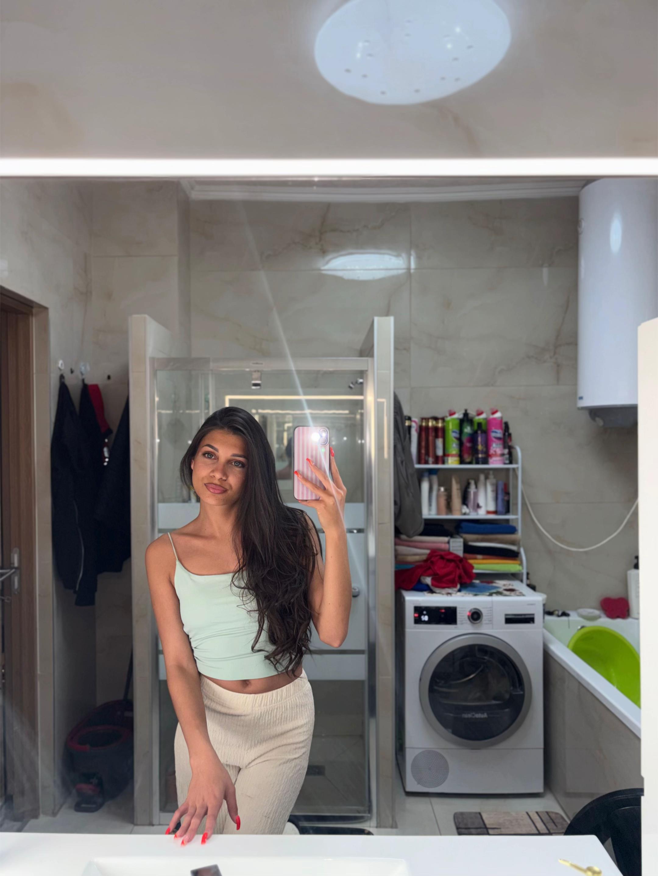 @𝓜.𝓝𝓲𝓴𝓸𝓵𝓮𝓽𝓽.🪬