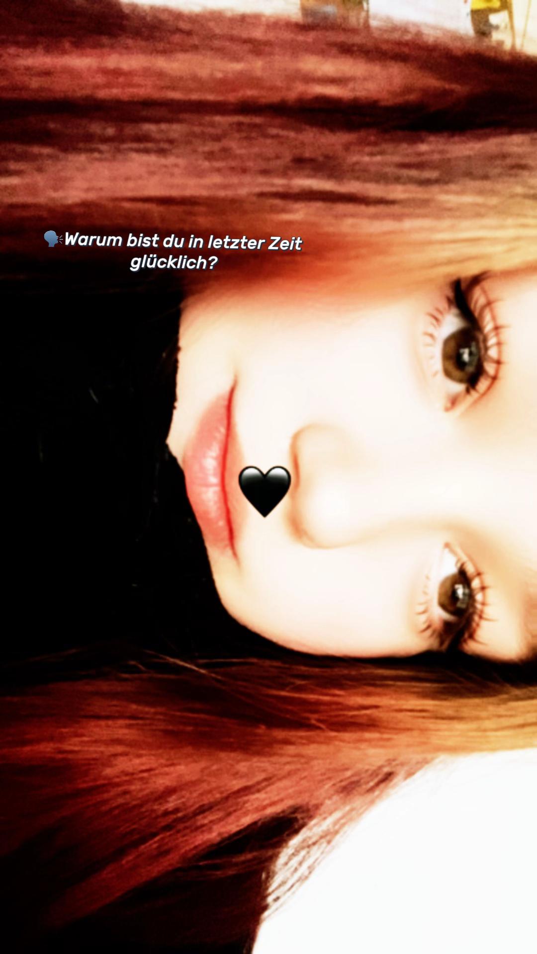 @~Laura~👻🍀