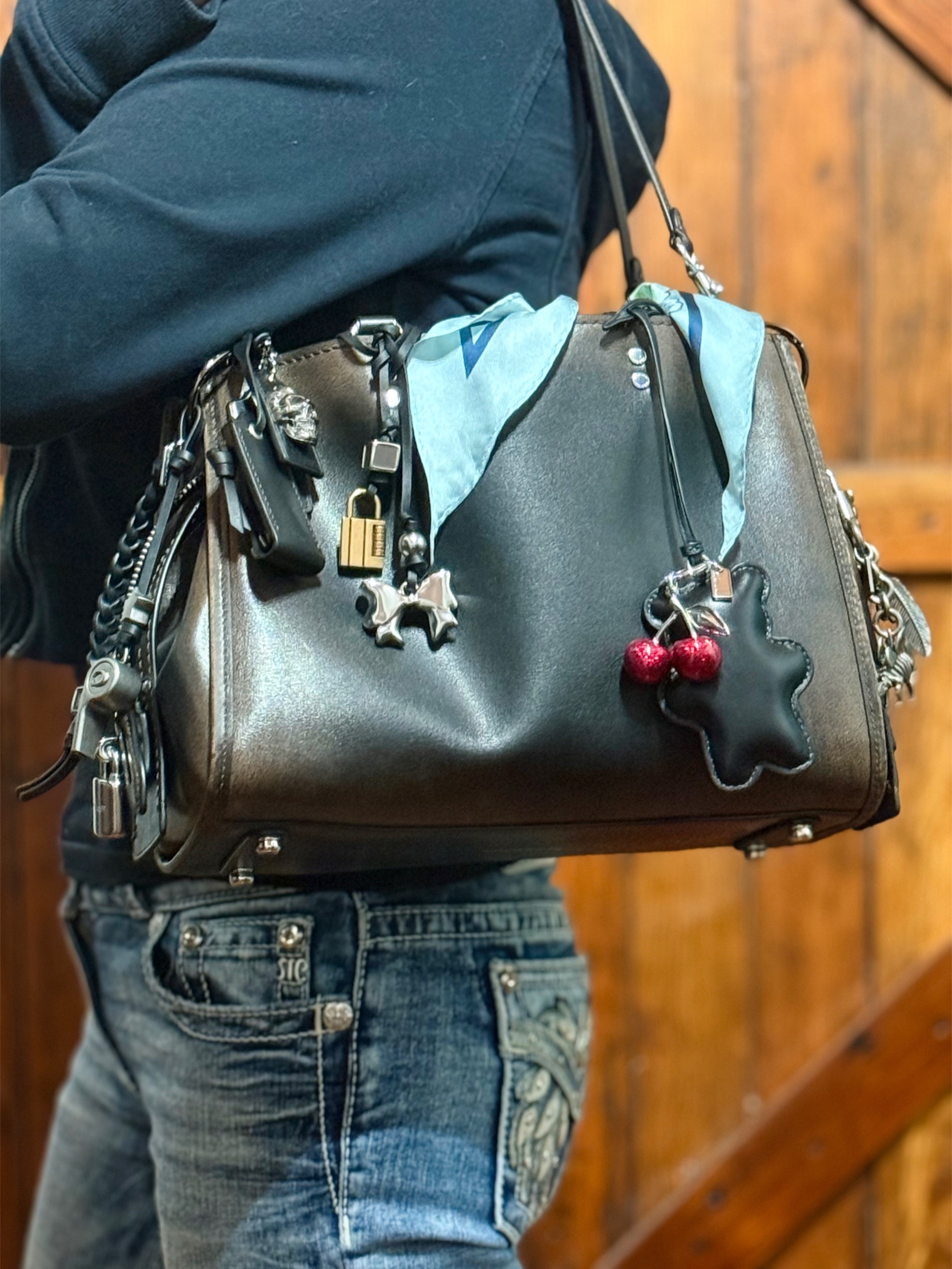@👜📚ᥫ᭡ ᗰᗩᖇᑕI ᥫ᭡📚👜