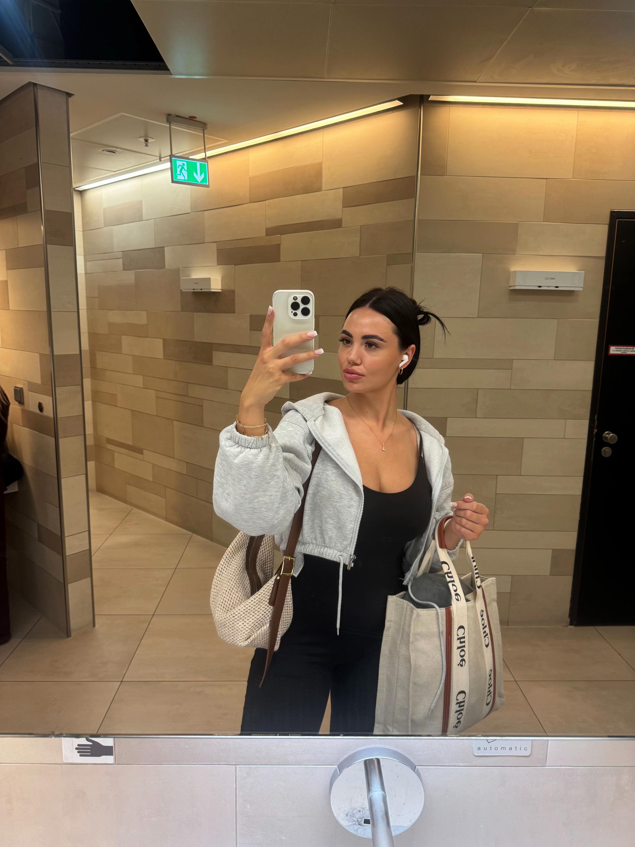 @bruenettelovesfashionn