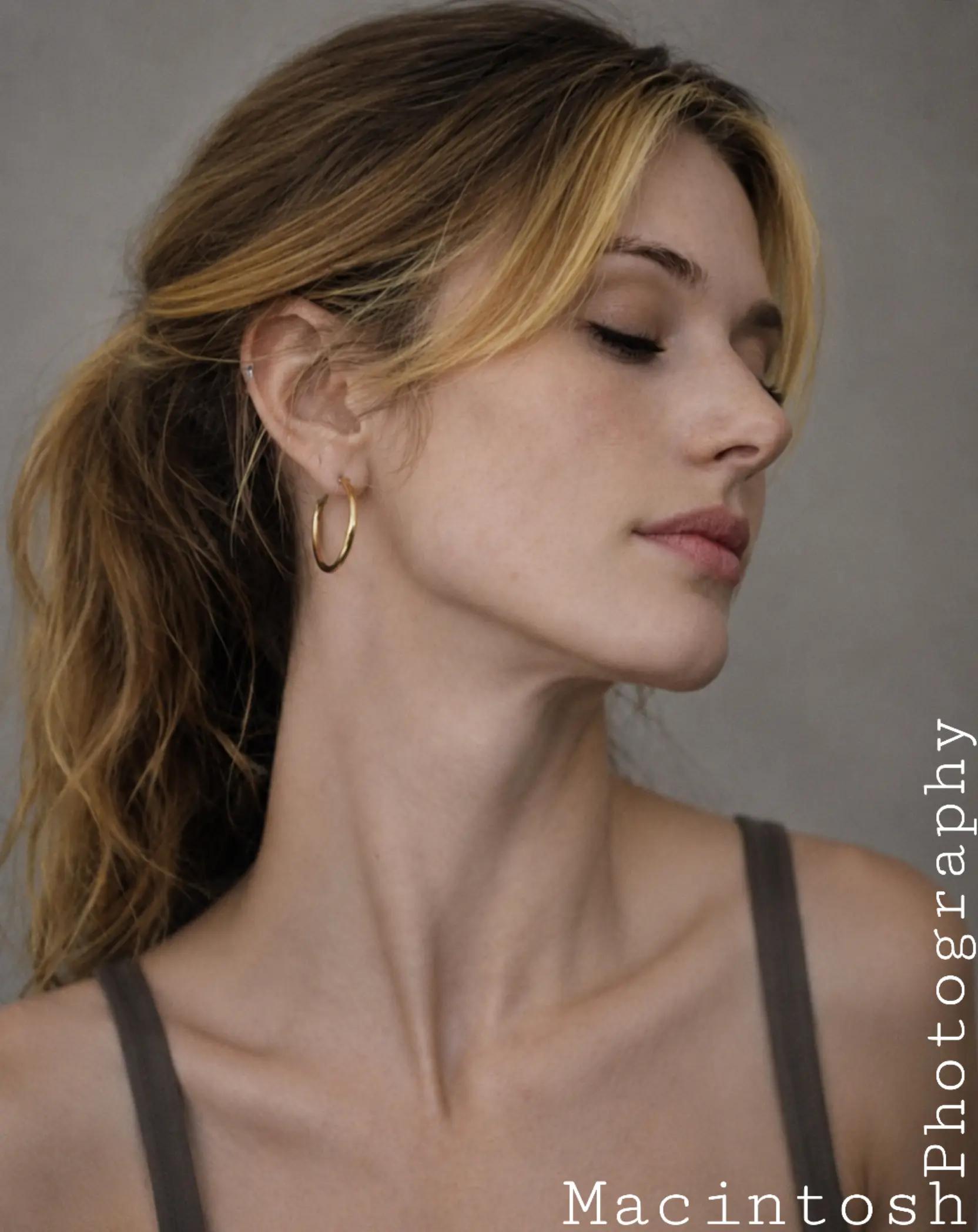 @Female_Neck_Appreciation