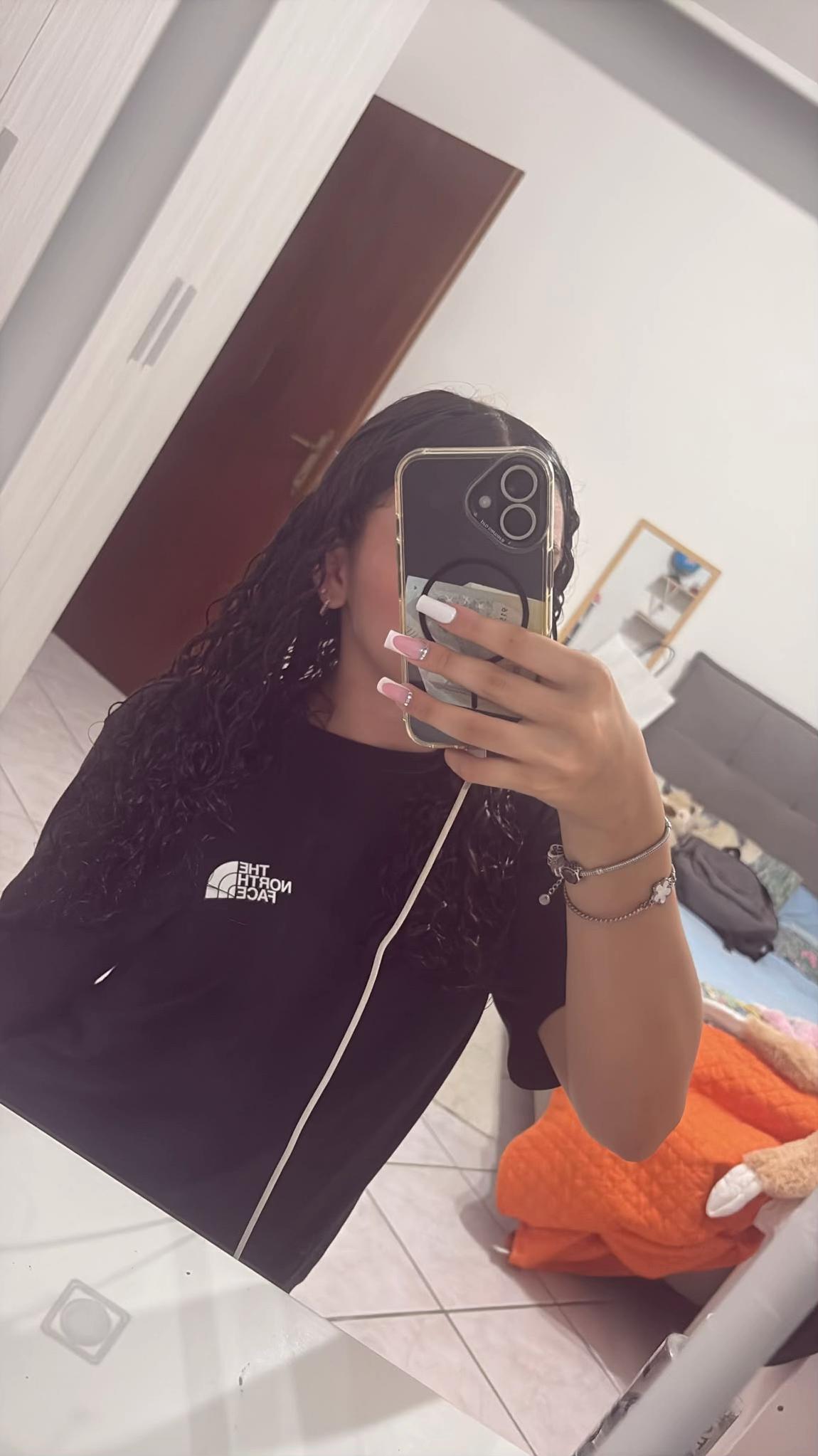 @𝒱