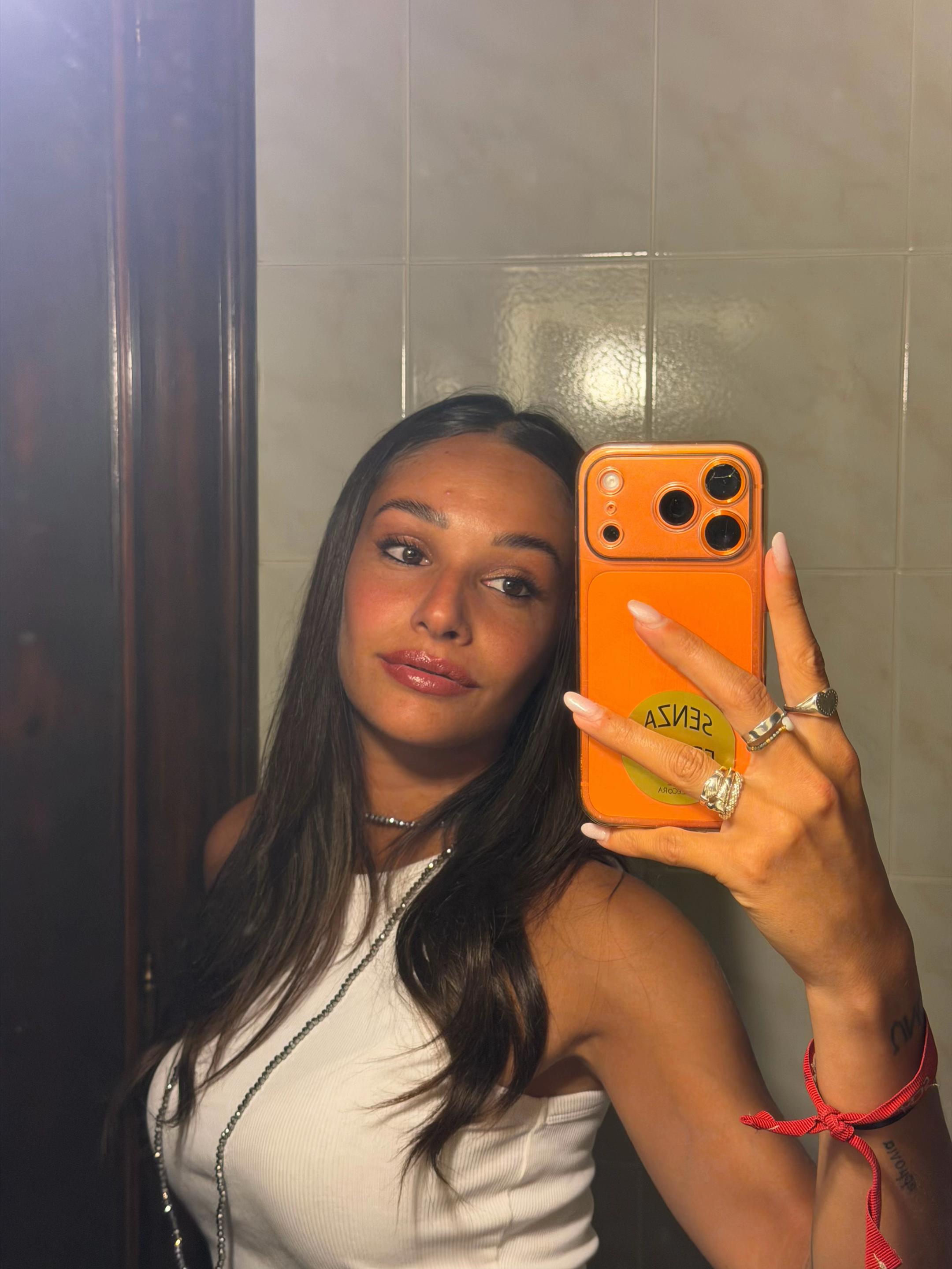 @Laura Nicol&igrave;