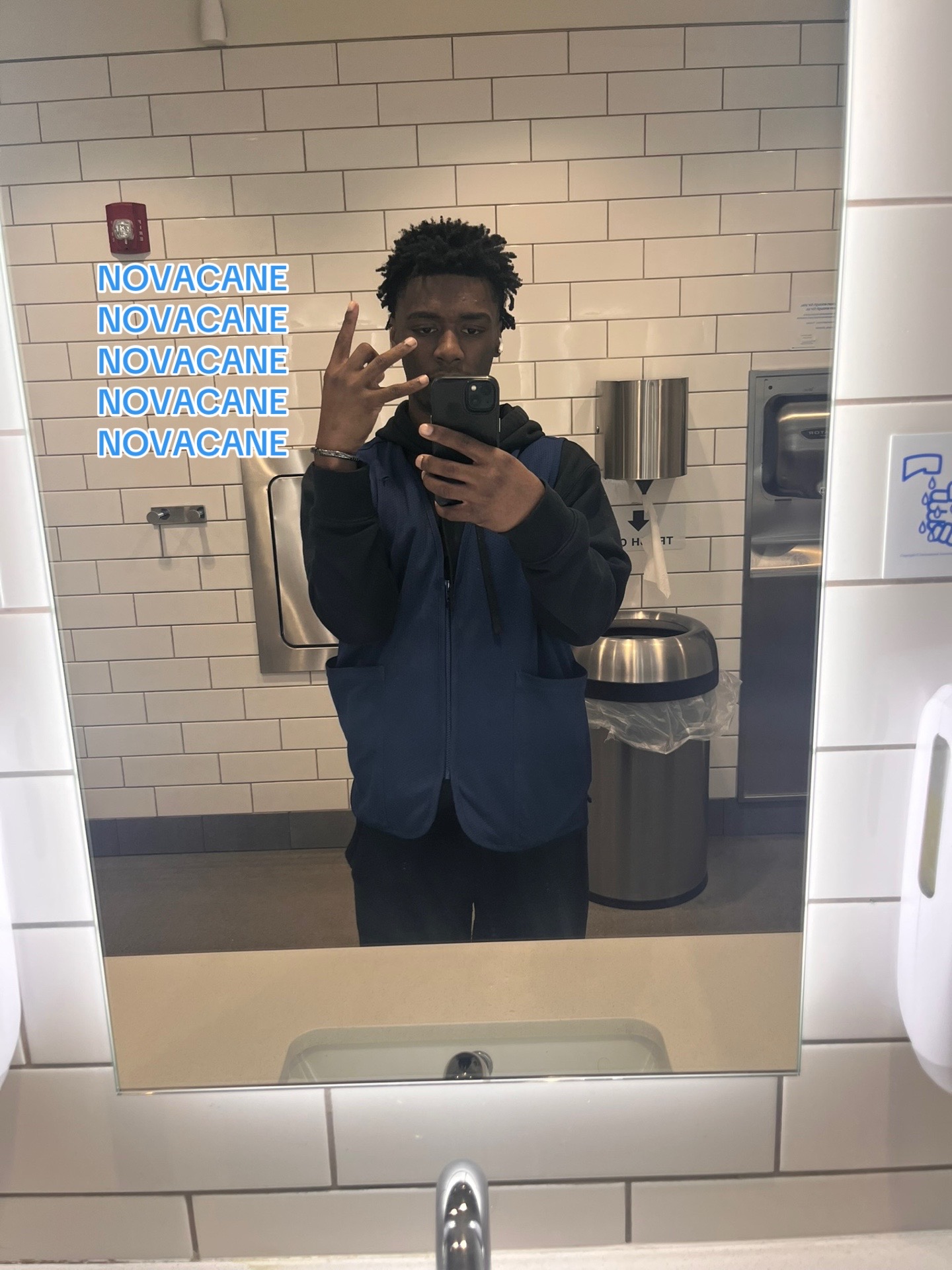 @⃟
