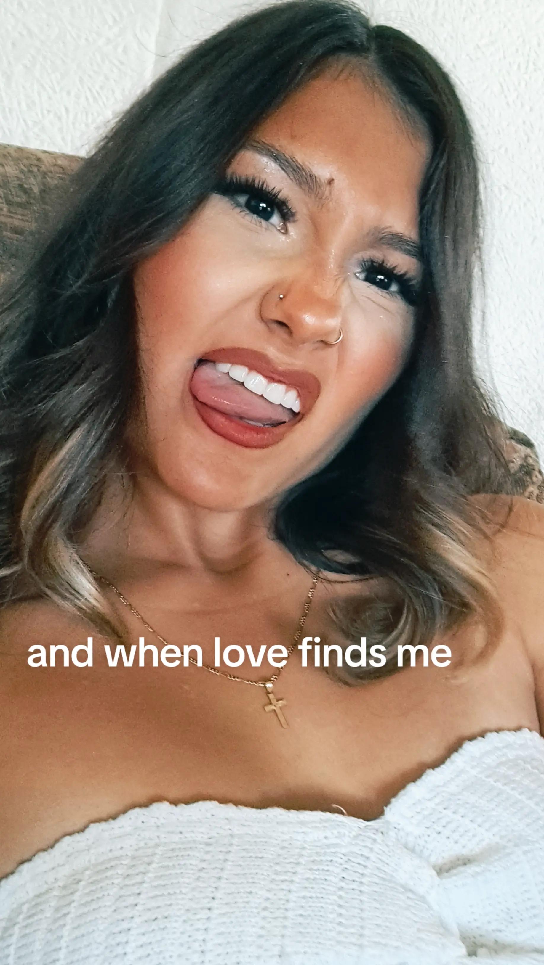 @𝓂𝒾𝒶 🍌