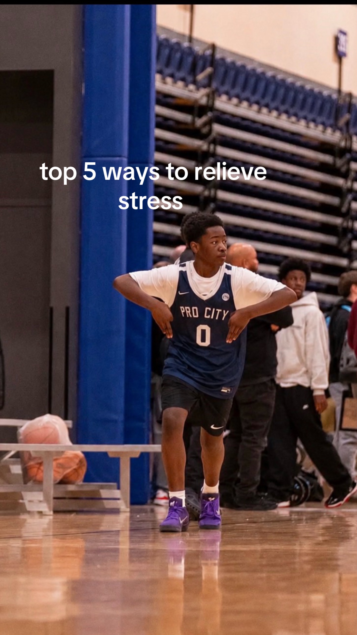 @⛹🏽♂️
