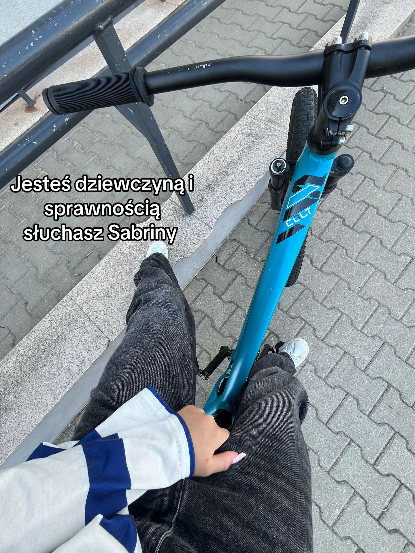 @~J~
