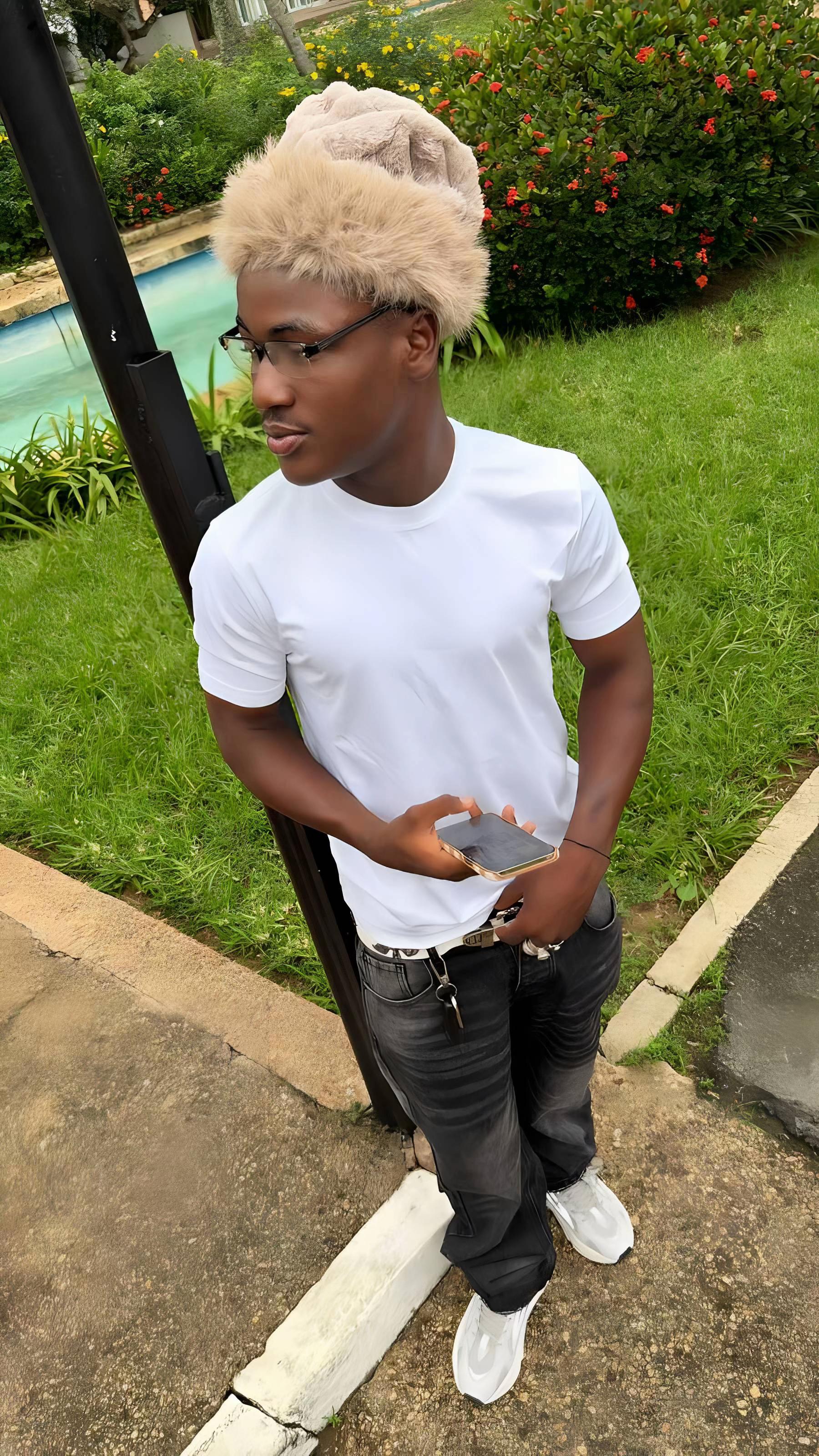 @S 19 👨🏾🦱🖤