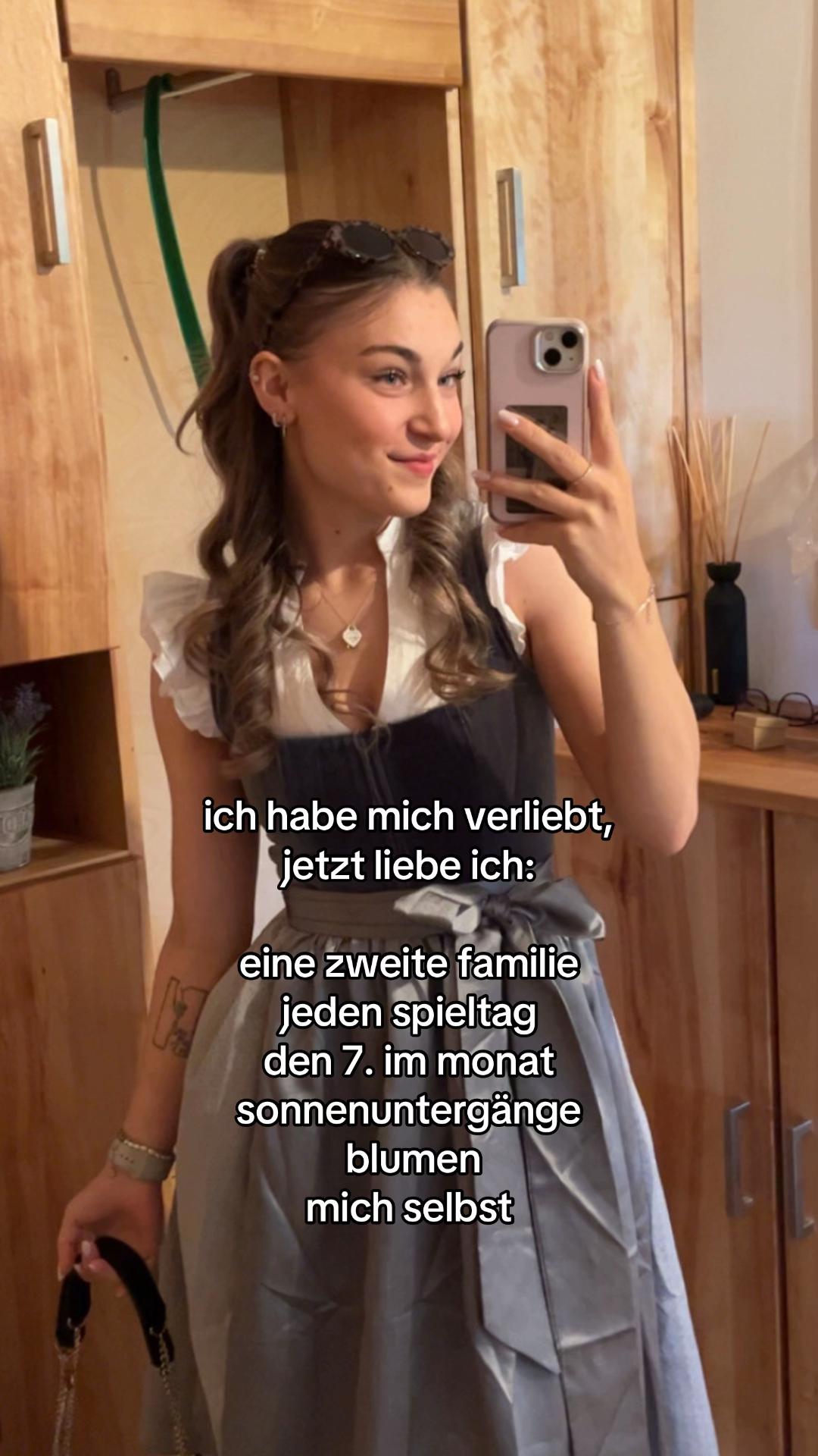 @elenaxlat