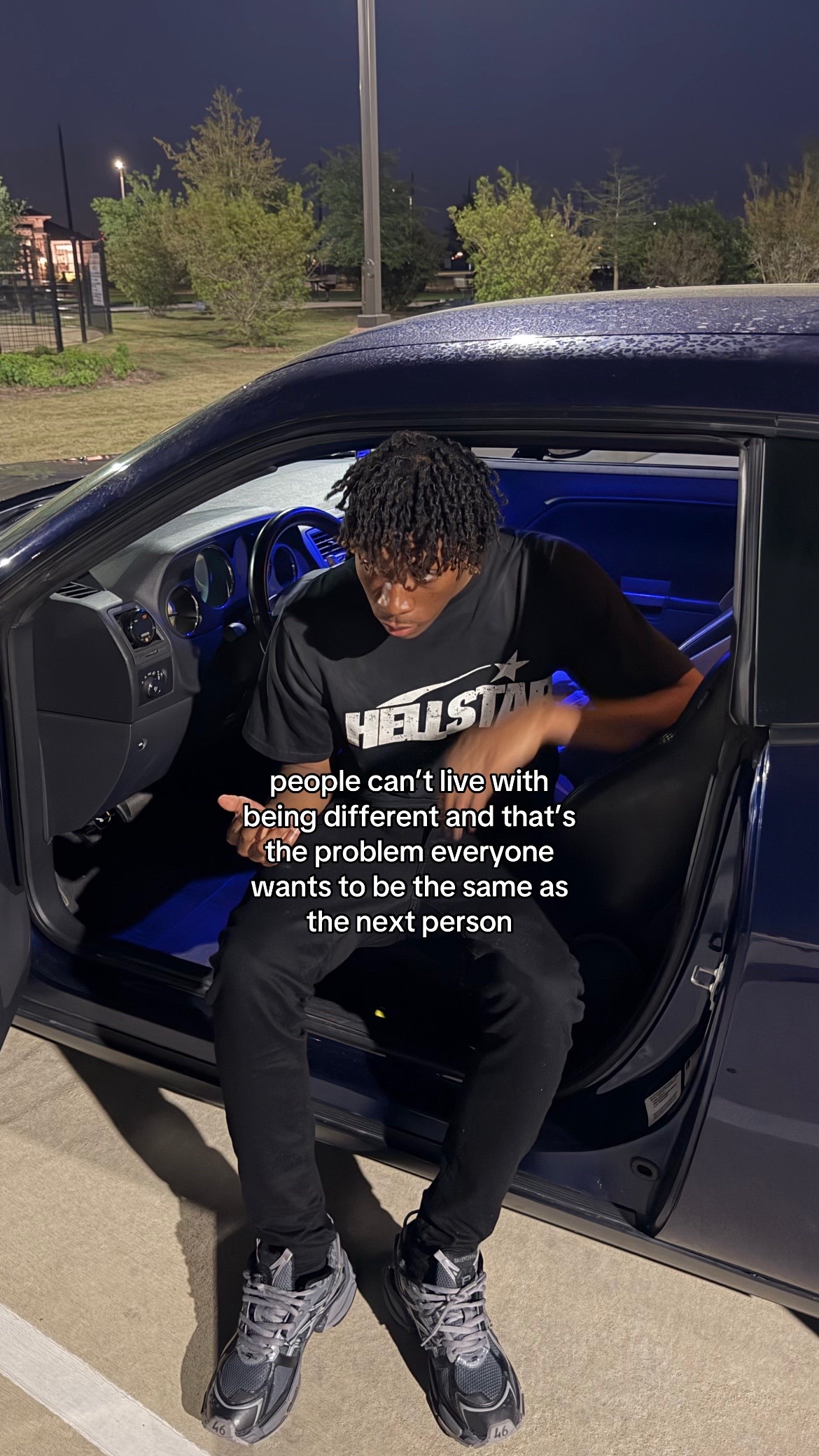 @⃟