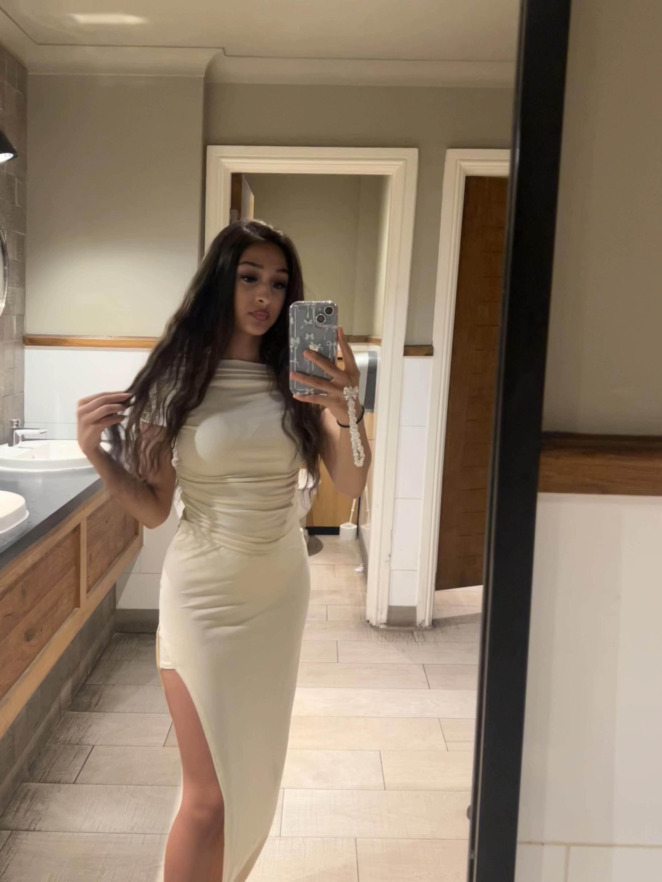 @Miruna_