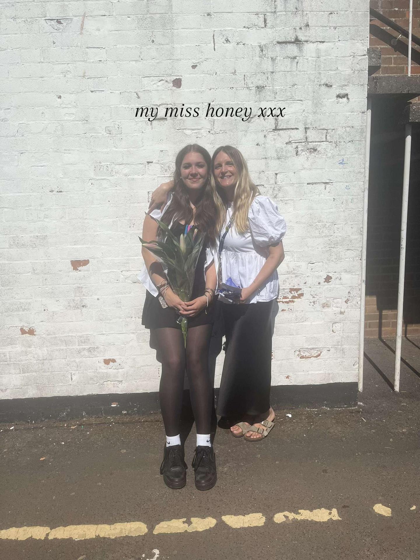 @Emz x
