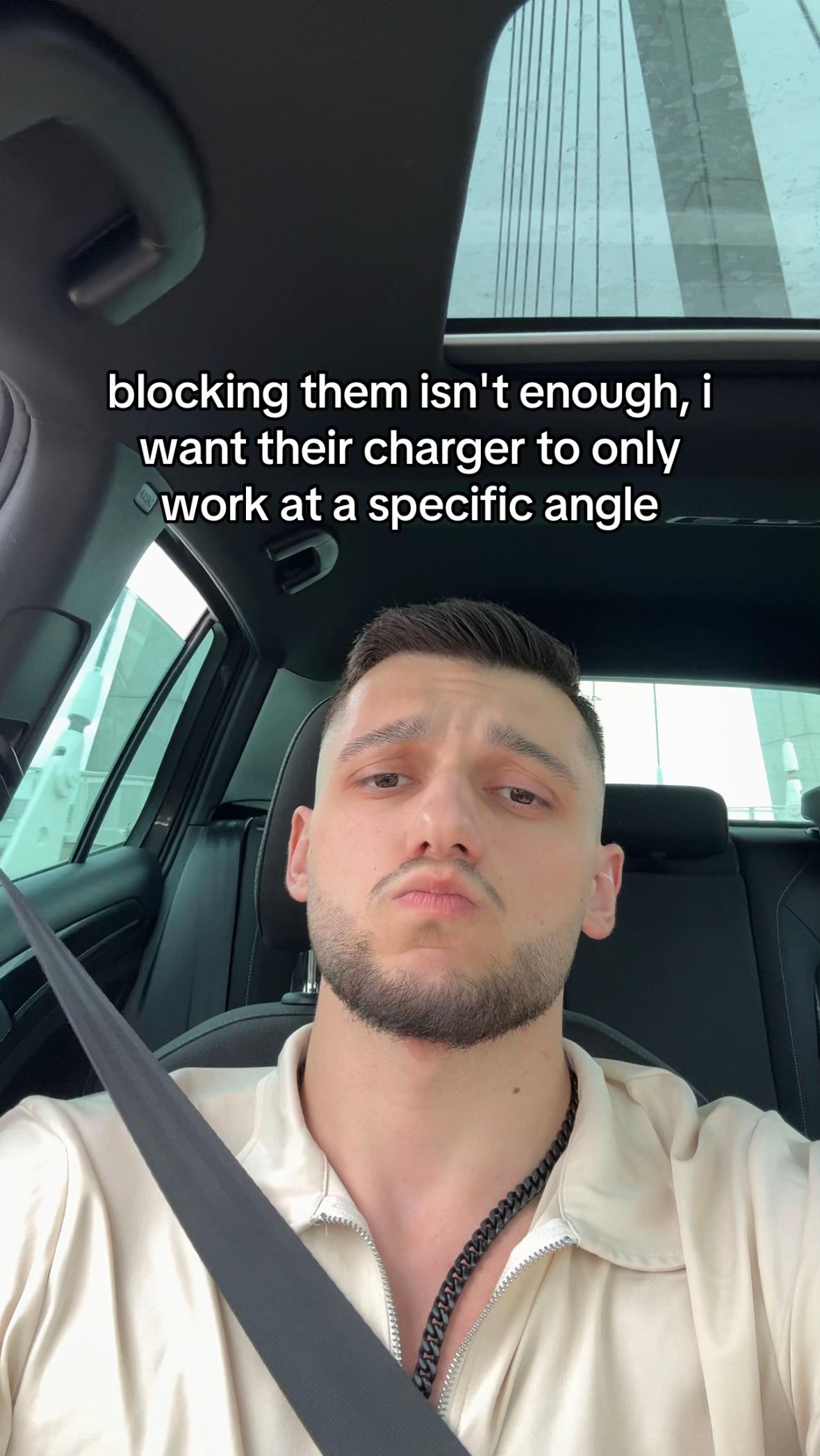 @Aleks🇦🇱