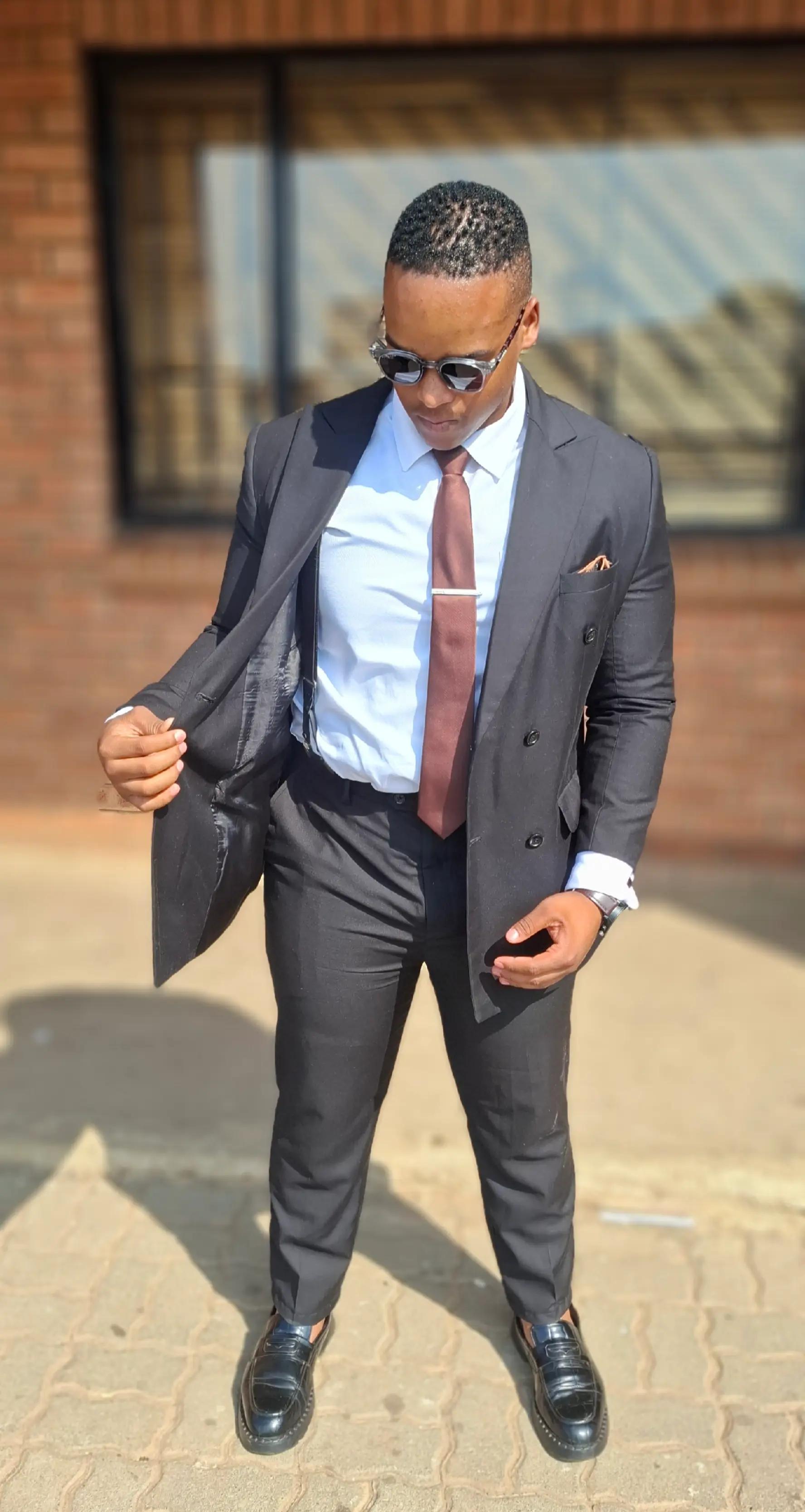 @ISAAC KATLEGO SEKWATI TUTOR