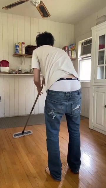 @Sagging Pants MEDIA