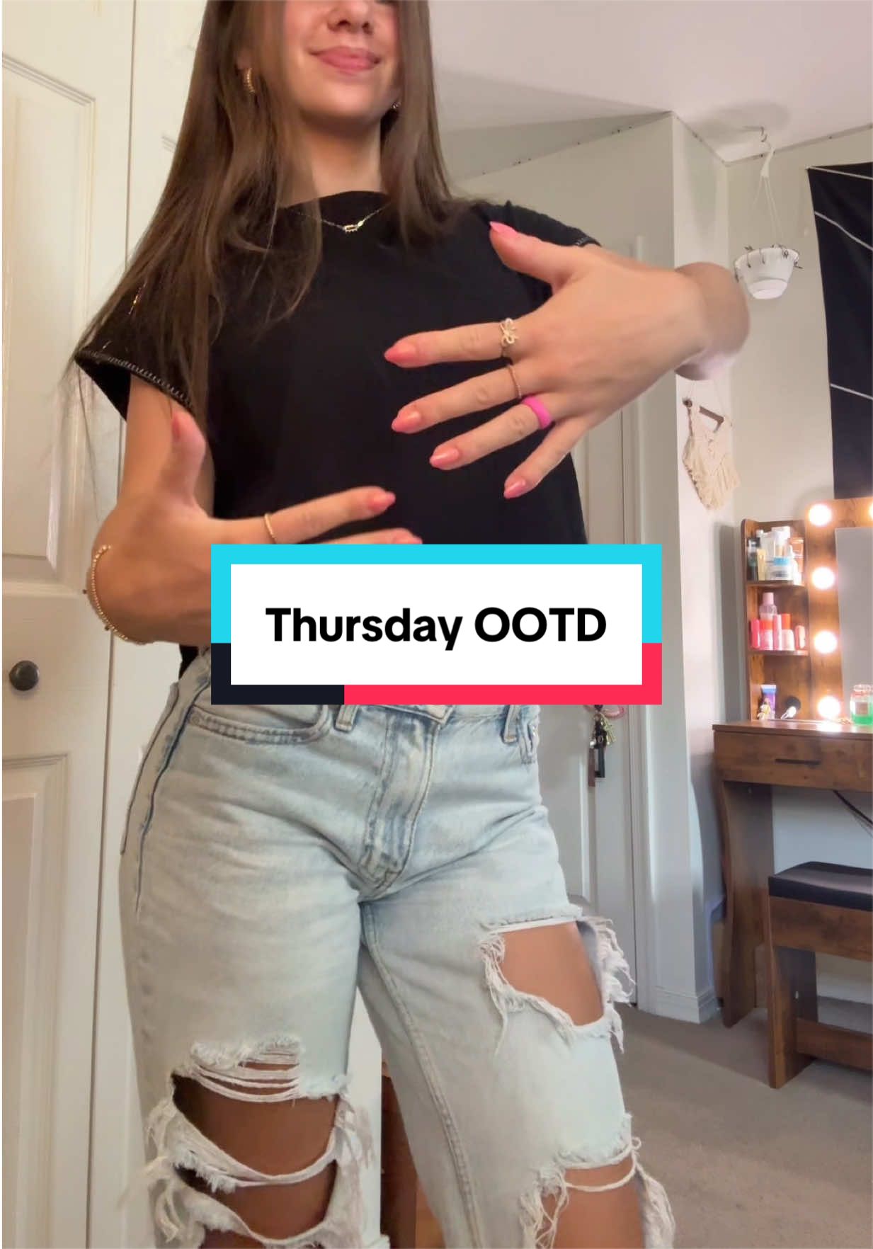 @Mead 💋🛍️🎀🌼🥂