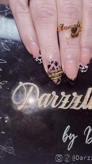 @Darzzling Nails