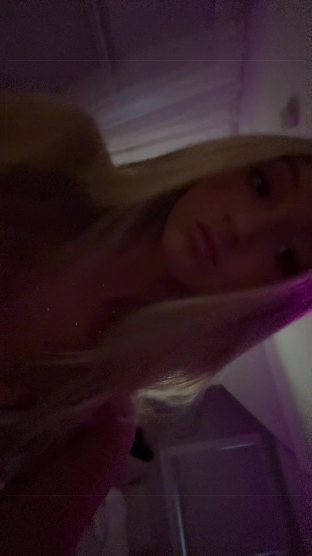 @bella