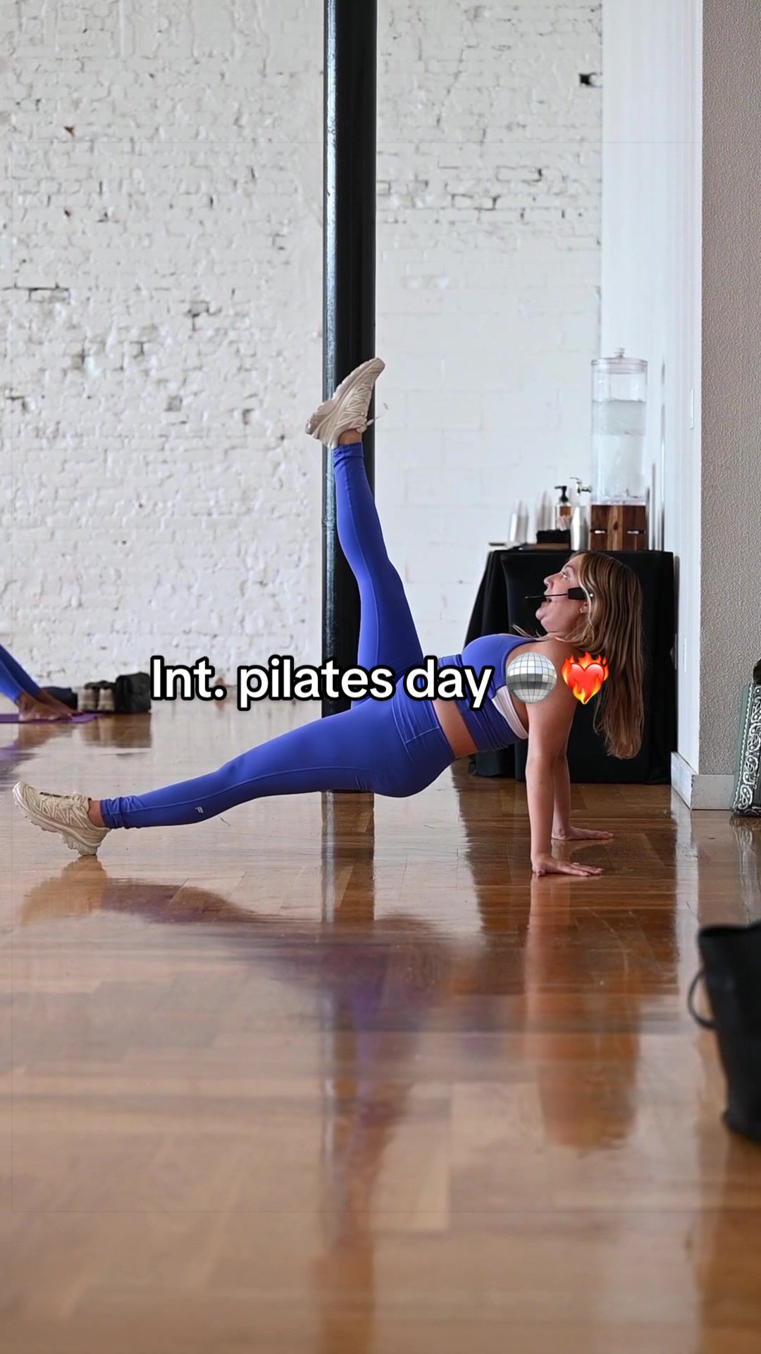@Discolates