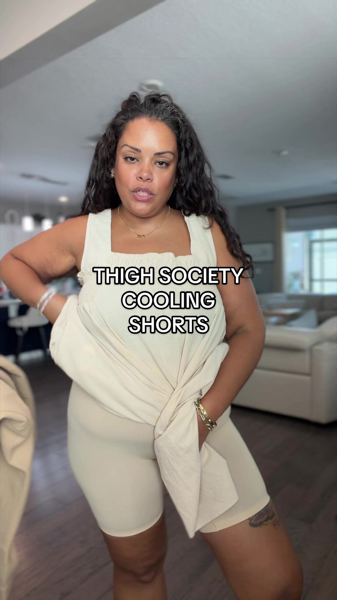 @PrettyVenom | Curvy Confidence