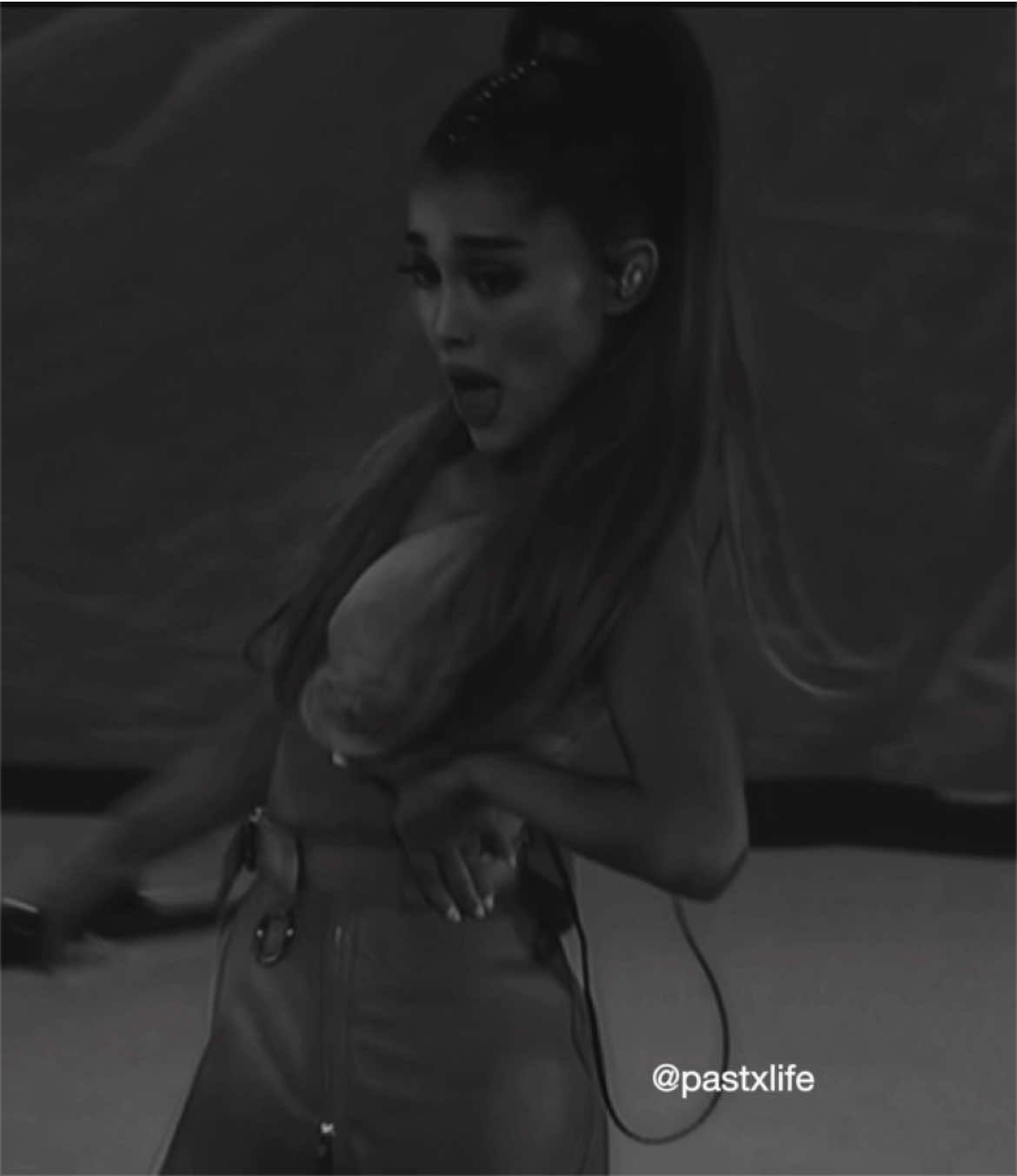 @☽