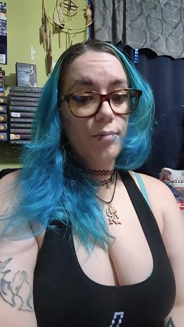 @Iris RainbowWolf🖤📚