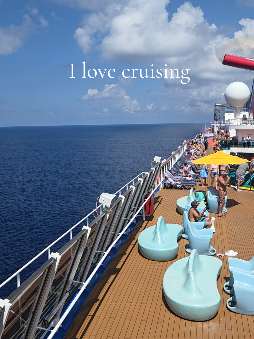 @Whit the Cruise Queen⚓️