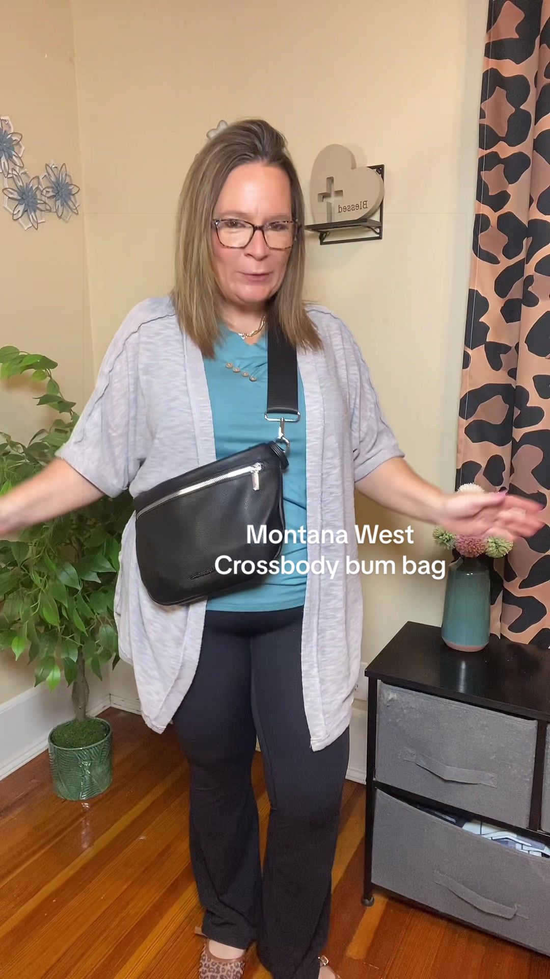 @Nikki&bull;40+ Fashion & Finds