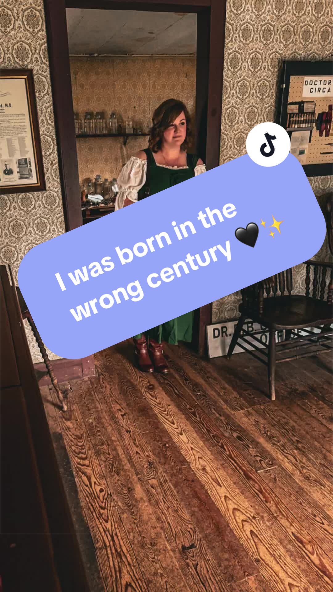 @TheresaHauntsTheMansion